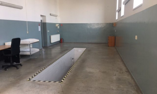 Na predaj hala s montážnou jamou a kancelárske priestory v Galante