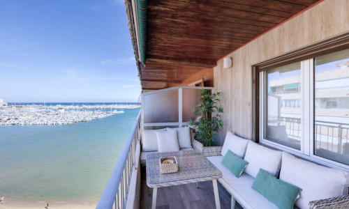 Lukratívny apartmán 4+1 s balkónom Torrevieja-Španielsko