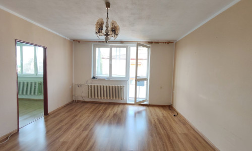 ZNÍŽENÁ CENA !! Ticho, komfort a priestor – 3-izbový byt v Ladcoch čaká na Vás!