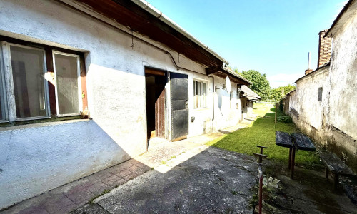 Na predaj starší vidiecky dom v obci Horné Orešany
