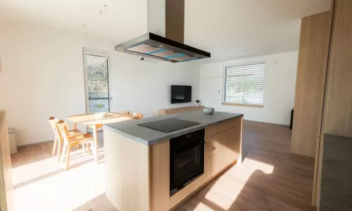 NA PREDAJ - Priestranný holobyt s pozemkom blízko Prešova