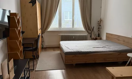 Veľký 2-izb. byt na prenájom | ZVOLENSKÁ, BA II