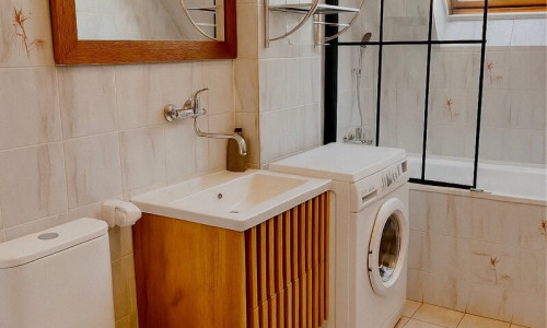 Prenajmite si tento jedinečný 2-izbový byt s atmosférou domu s hrejivým interiérom priamo na pešej zóne