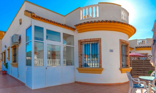 Dom 3+kk s bazénom Guardamar del Segura-El Raso, Španielsko