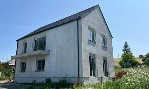 NA PREDAJ - Rodinný 4-izbový holobyt v novostavbe v Lipanoch