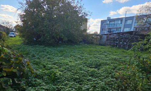 Na predaj pozemok vhodný na výstavbu RD  v obci Hlboké