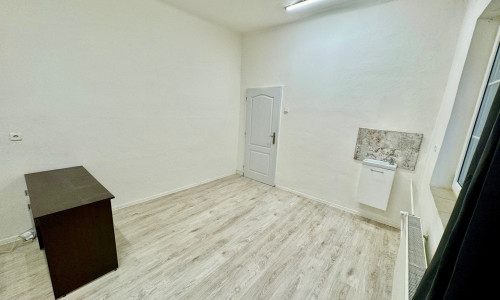 Na prenájom kancelária 20 m², Rooseveltova ul.