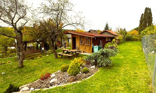 Na predaj záhrada s chatou na Terase, ulica Československého odboja.