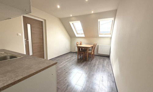 Na predaj zrekonštruovaná 2-podlažná budova v centre Šelpíc