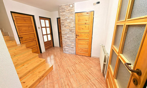 NA PREDAJ - Priestranný 6 izbový dom s garážou v Sabinove