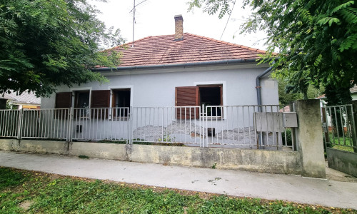 PREDAJ rodinný dom Ásvanyráró