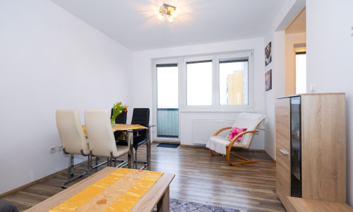 Pekný 3 izbový byt na prenájom, BA-Ružinov-Banšelova ul.,