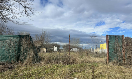 PREDAJ stavebný pozemok Bezenye