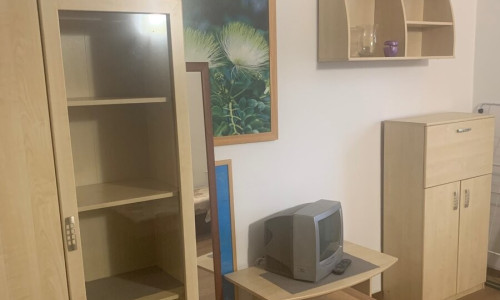 NA PREDAJ - Garsónka blízko centra - Humenné