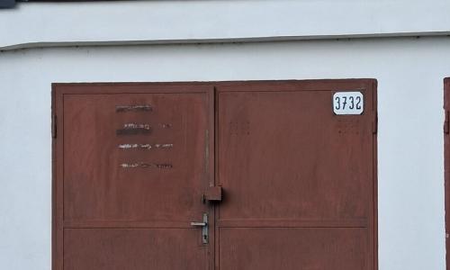 Na predaj garáž s pozemkom v OV v Seredi