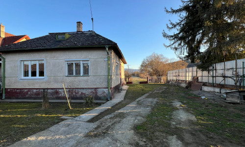 NA PREDAJ - Rodinný dom s veľkým pozemkom - Myslina