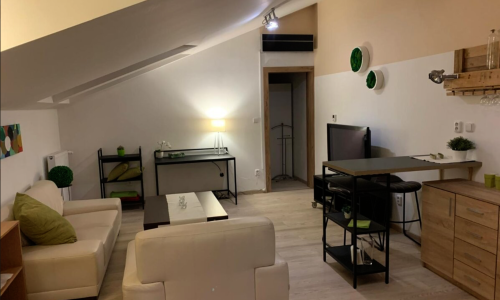 2i podkrovný byt, Hlavná ulica, centrum