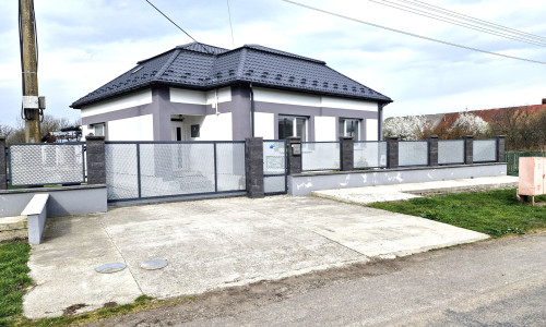 NOVÁ CENA! Predaj zrekonštruovaného rodinného domu. Fekišovce