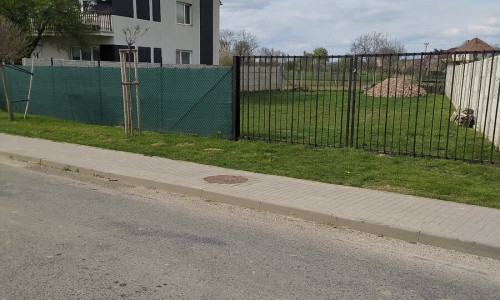 Na predaj pozemok vhodný na výstavbu RD v obci Dvorníky