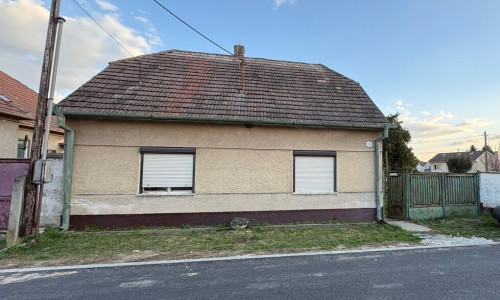 Na predaj rodinný dom v pôvodnom stave v obci Malženice