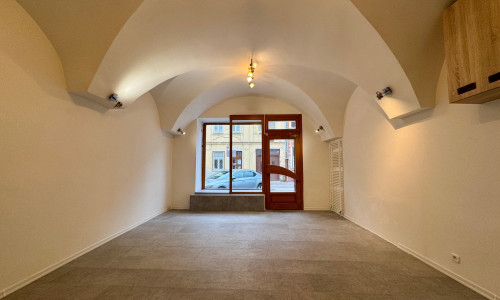 Na prenájom obchodný priestor s výkladom – Mäsiarská ul., Košice