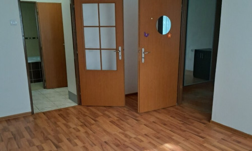 Na predaj slnečný 3iz. byt s pivnicou V Hlohovci