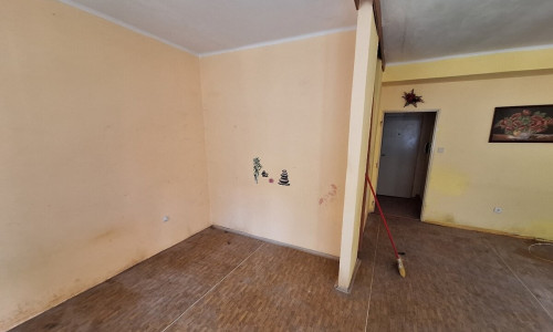Predaj 1,5iz. byt s balkónom v pôvodnom stave  v Piešťanoch