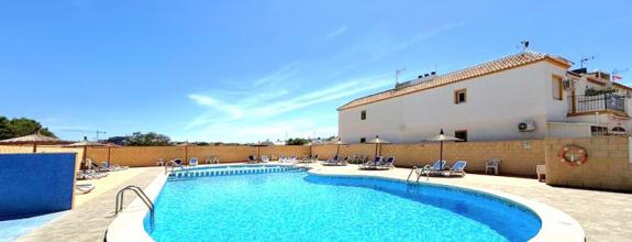 Apartmán 3+1 s terasou a bazénom Torrevieja-El Chaparral, Španielsko