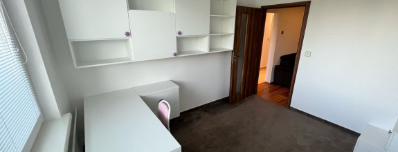 Na prenájom priestranný 3-izbový byt, 67 m² s balkónom