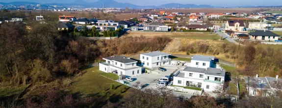 NA PREDAJ - Priestranný holobyt s pozemkom blízko Prešova