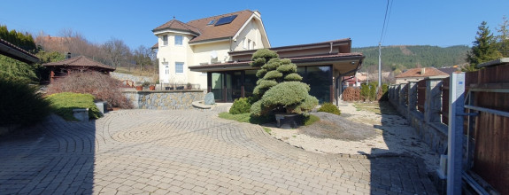 PREDAJ: luxusný 6 izb. dom 400 m2 z r. 2018 Čenčice