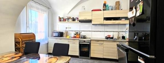 Na predaj zrekonštruovaný 3-izbový tehlový byt – Rajka