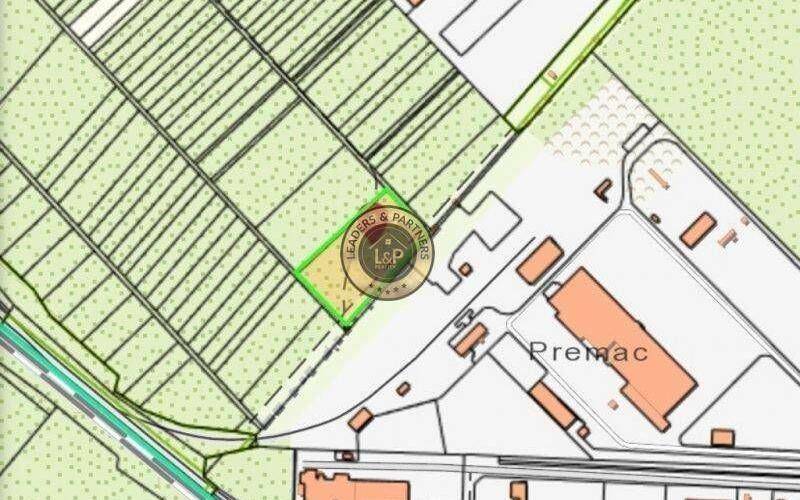 Pozemok na komerčné účely Košice - Nad Jazerom, IS pred pozemkom