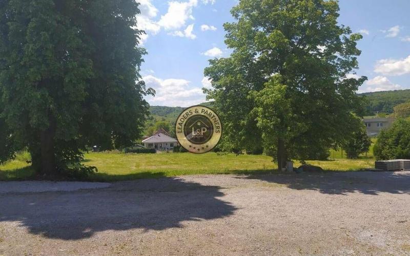 Na predaj logisticko priemyselný areál  / sklad Prešov - Malý Šariš