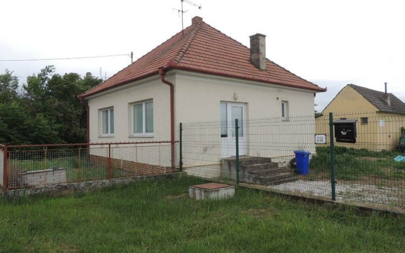 **NA PREDAJ RODINNÝ DOM V OBCI BRUNOVCE 800m2 POZEMOK**