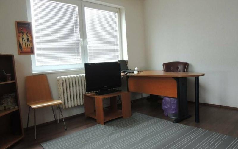 **NA PREDAJ RODINNÝ DOM V OBCI BRUNOVCE 800m2 POZEMOK**