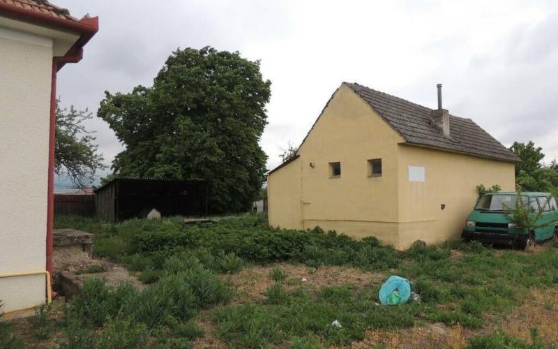 **NA PREDAJ RODINNÝ DOM V OBCI BRUNOVCE 800m2 POZEMOK**