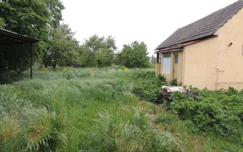 **NA PREDAJ RODINNÝ DOM V OBCI BRUNOVCE 800m2 POZEMOK**