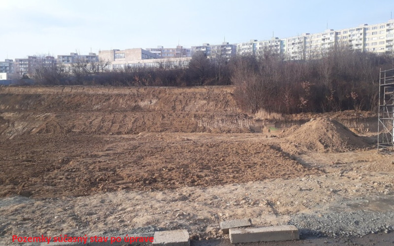 Posledný  pozemok na výstavbu Košice - Vyšné Opátske, Slivník, IS pred pozemkom