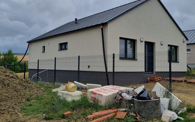 **NA PREDAJ NOVÝ RD DOM OBEC CHRASTNÉ**