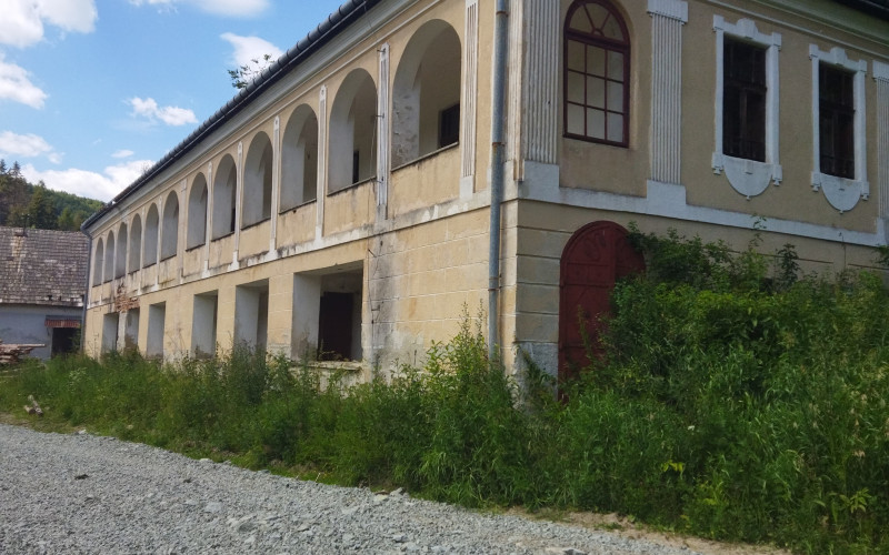 Predáme  v zastúpení zo súhlasom majiteľa kaštieľ v Lom nad Rímavicou