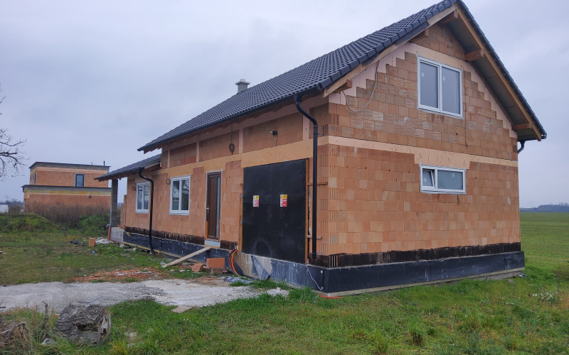 NA PREDAJ - RODINNÝ DOM V HOSTE