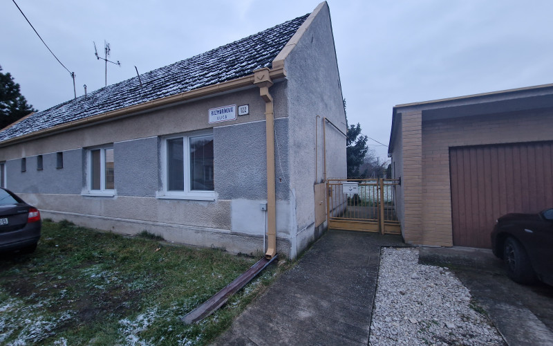 *NA PREDAJ* 3 izbový dom v obci Ostrov pri Piešťanoch