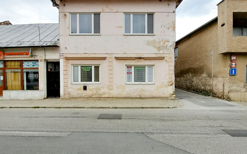 Exkluzívne na predaj dom v radovej zástavbe v historickom centre mesta Gelnica