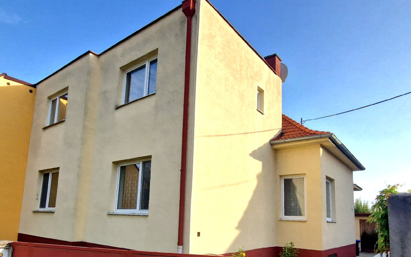 *NOVÁ CENA* veľký rodinný dom s garážou a krásnym pozemkom Piešťany/ Sládkovičova