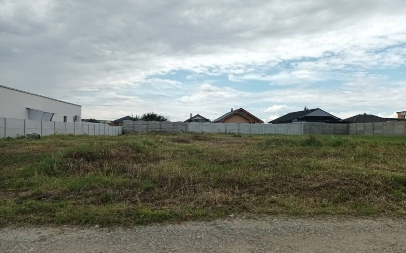 Na predaj stavebný pozemok v Čani, 756 m2.