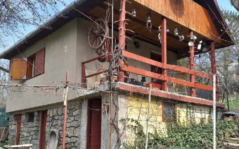 Murovaná chata ,Ke-Západ, ulica Československého odboja.