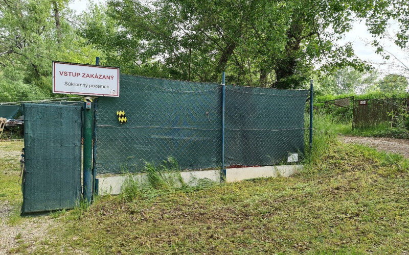 Krásny pozemok pri vode na predaj