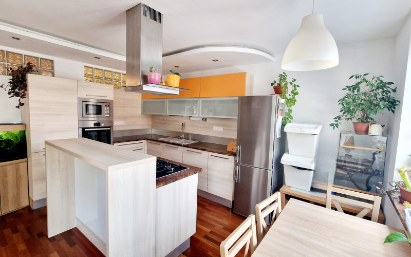 *Rezervované do 15.11.2024* Centrum Pezinka - nádherný presvetlený 3izbový byt