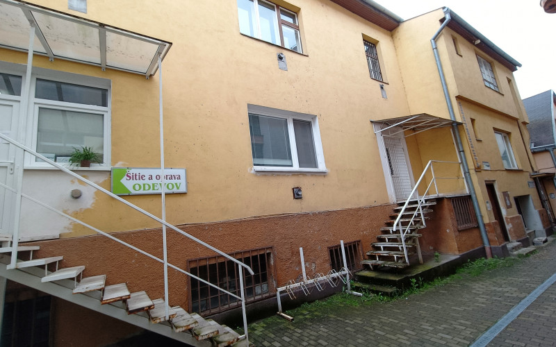 Na predaj budova v centre mesta Michalovce.